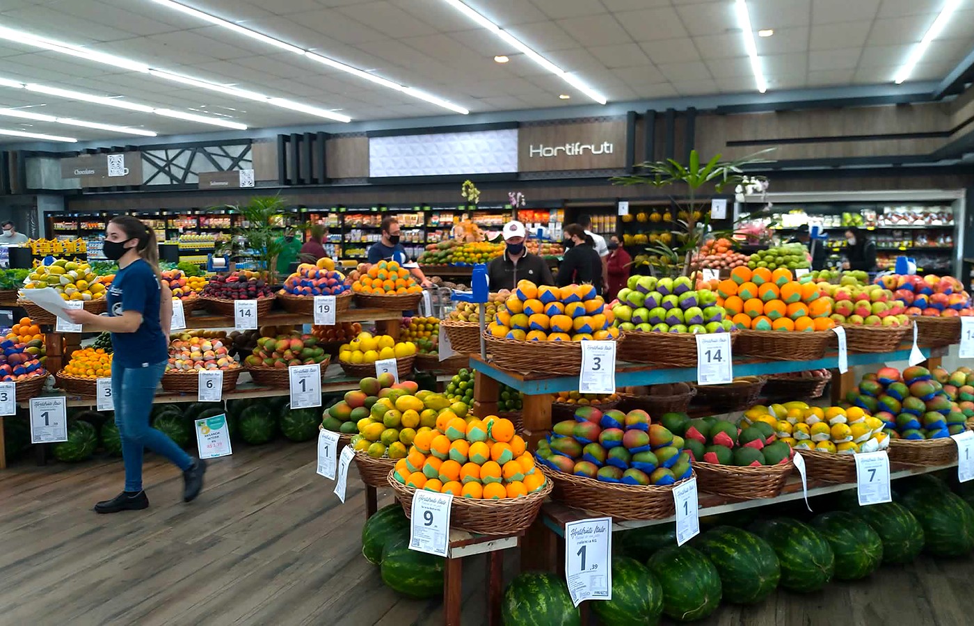 Hortifruti do Ítalo com frutas e verduras